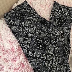 Paisley Black & White Leggings